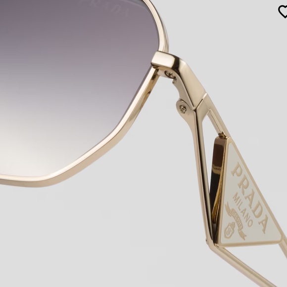 New🔥 PRADA Gradient Iris Lenses Sunglasses
With Triangle Logo - Picture 7 of 9